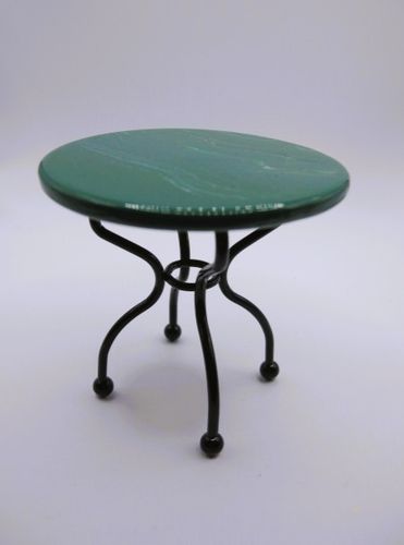 Bistrotisch mit grüner Tischplatte